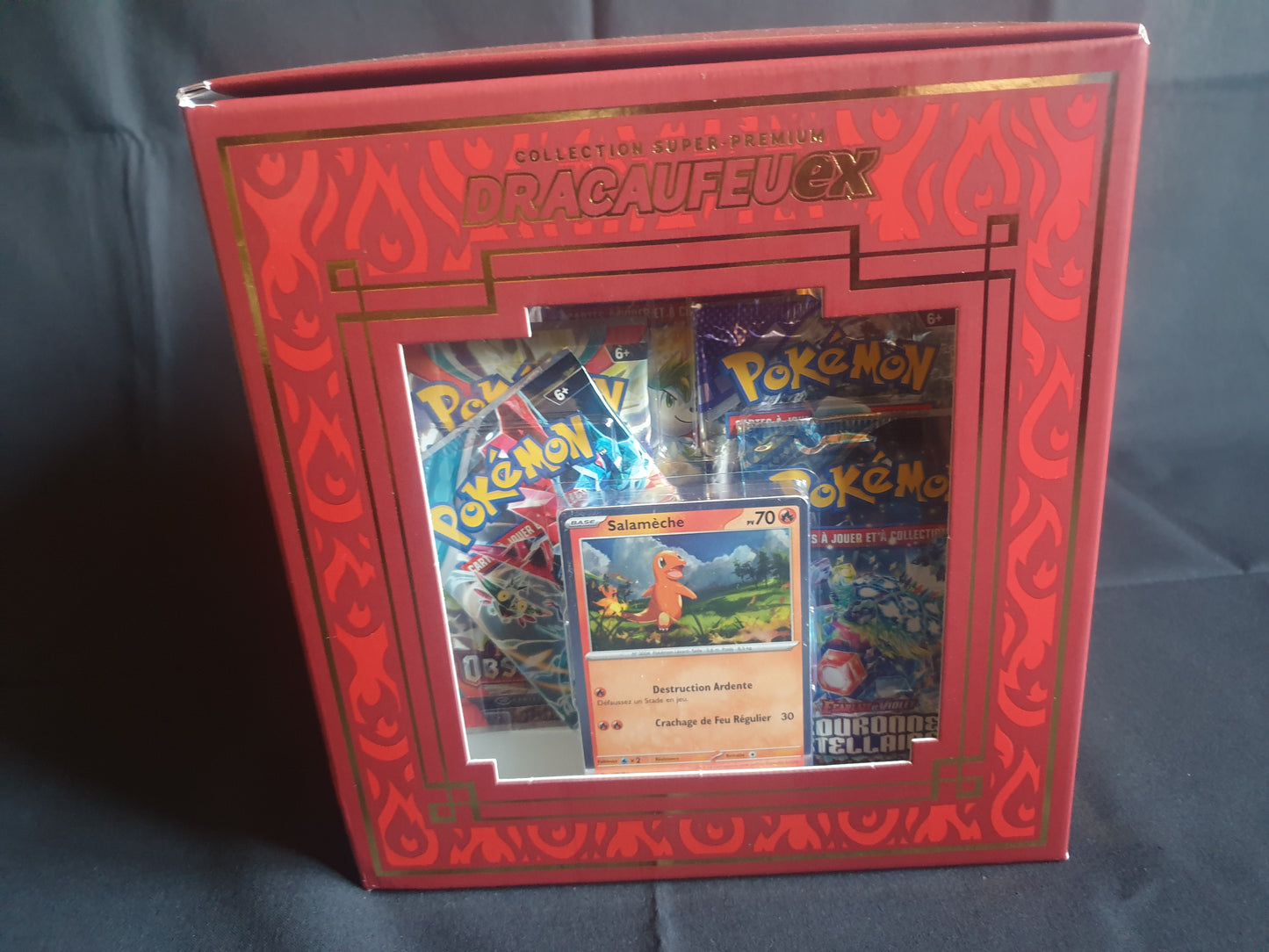 Coffret Collection Super Premium Dracaufeu EX en français.