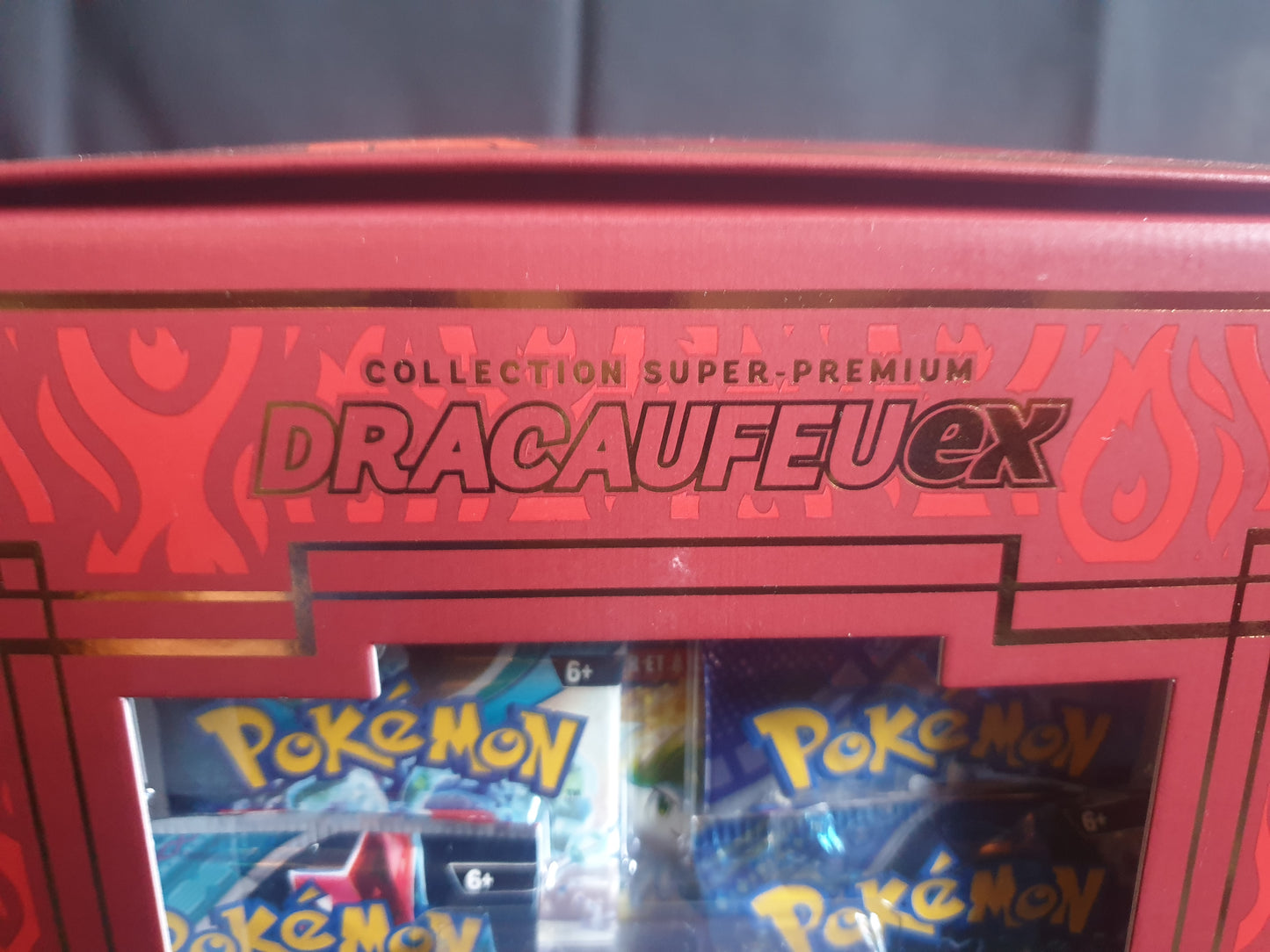 Coffret Collection Super Premium Dracaufeu EX en français.