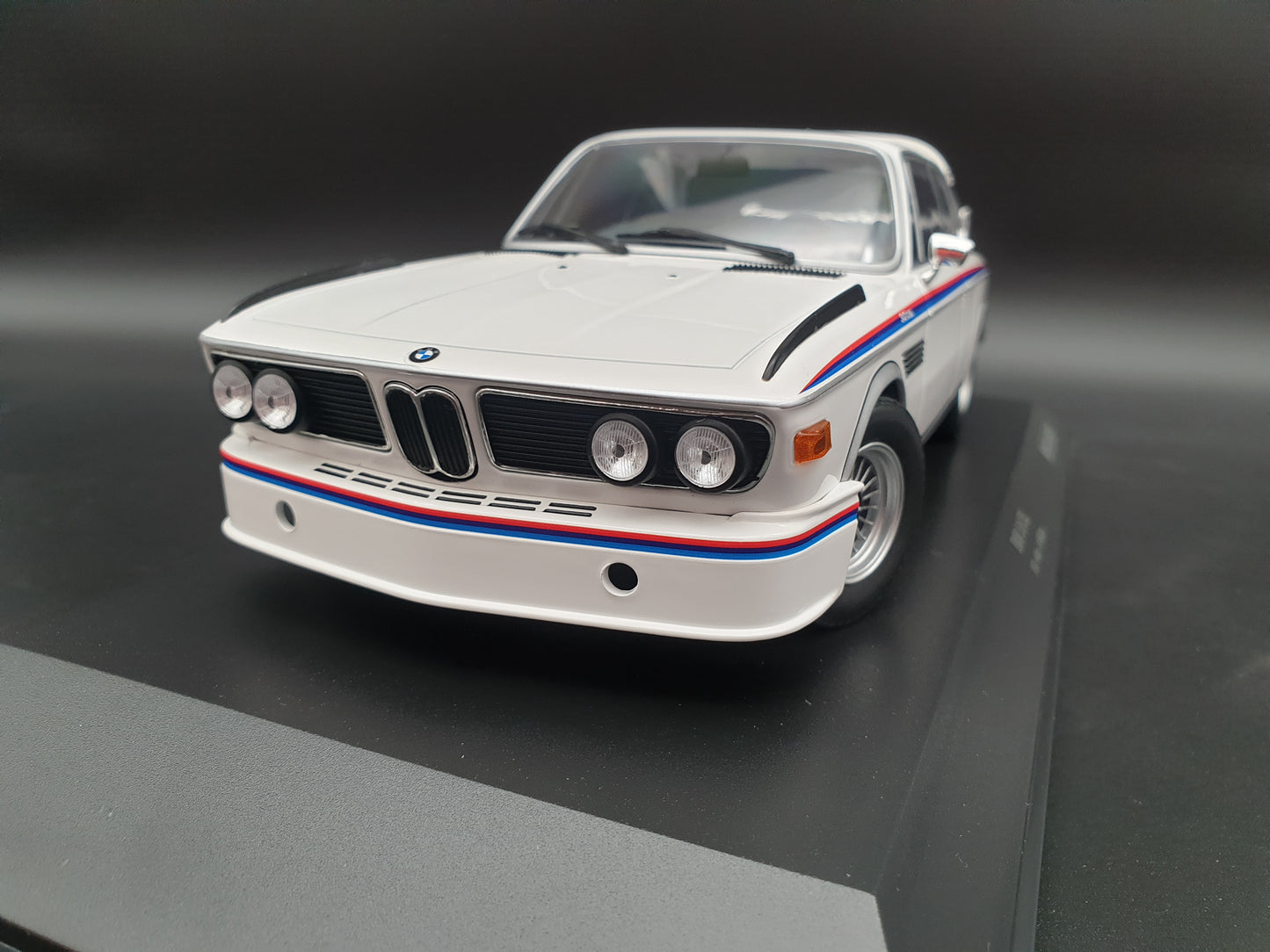 BMW 3.0 CSL 1973 White Minichamps 1:18