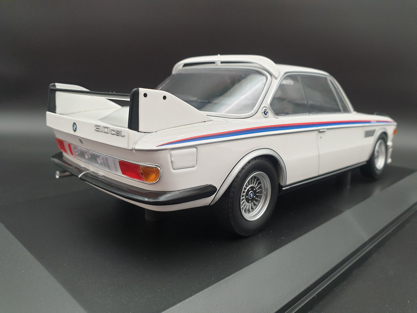 BMW 3.0 CSL 1973 White Minichamps 1:18