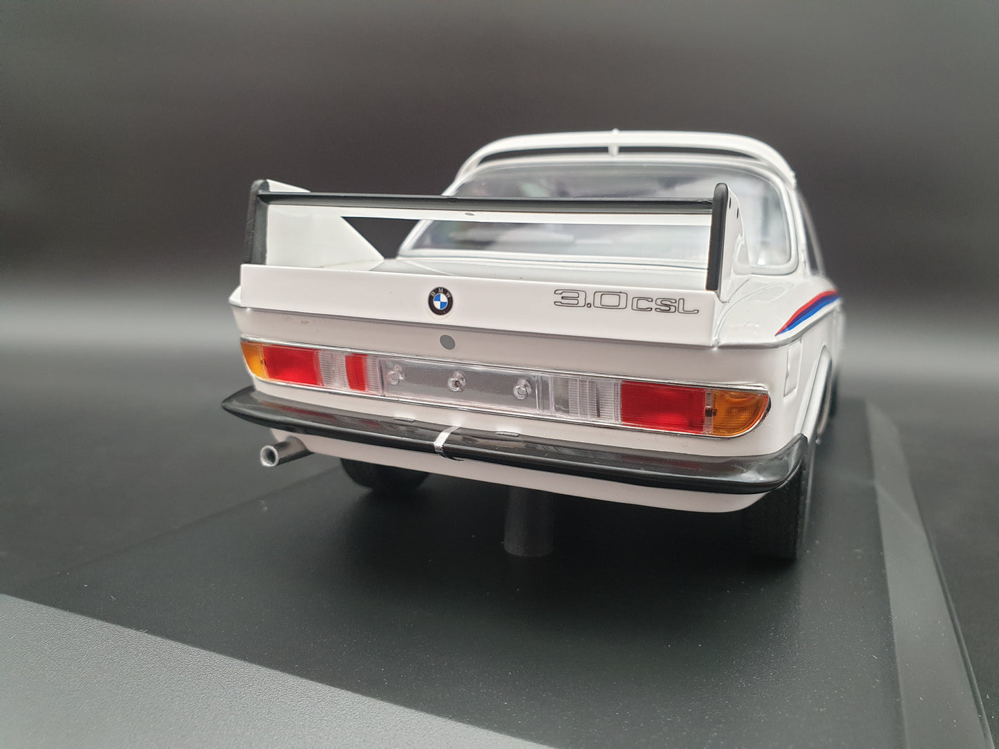 BMW 3.0 CSL 1973 White Minichamps 1:18