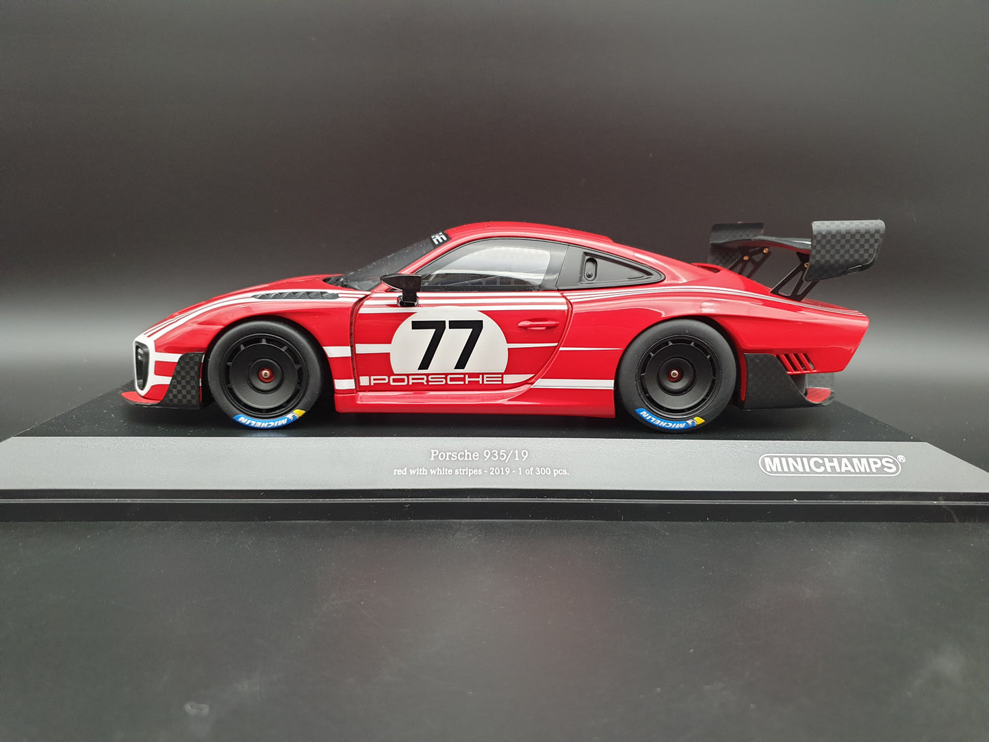 Porsche 935/19 2019 Red with white stripes Minichamps 1:18