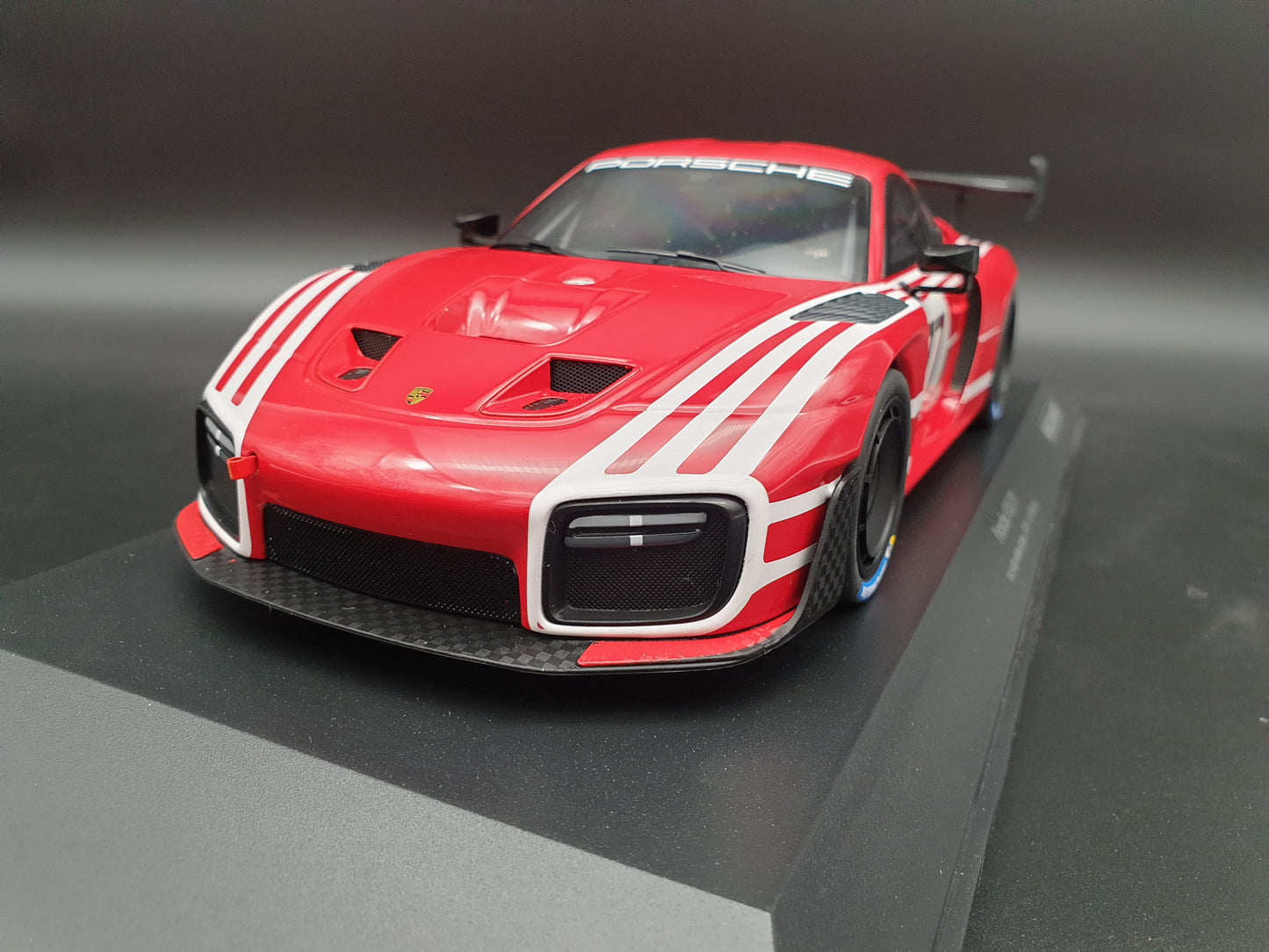 Porsche 935/19 2019 Red with white stripes Minichamps 1:18