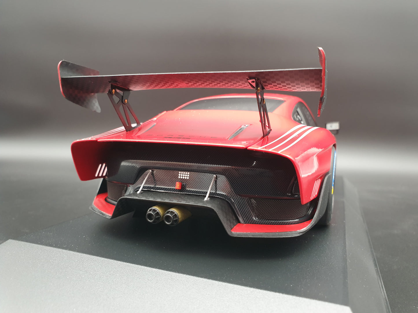 Porsche 935/19 2019 Red with white stripes Minichamps 1:18