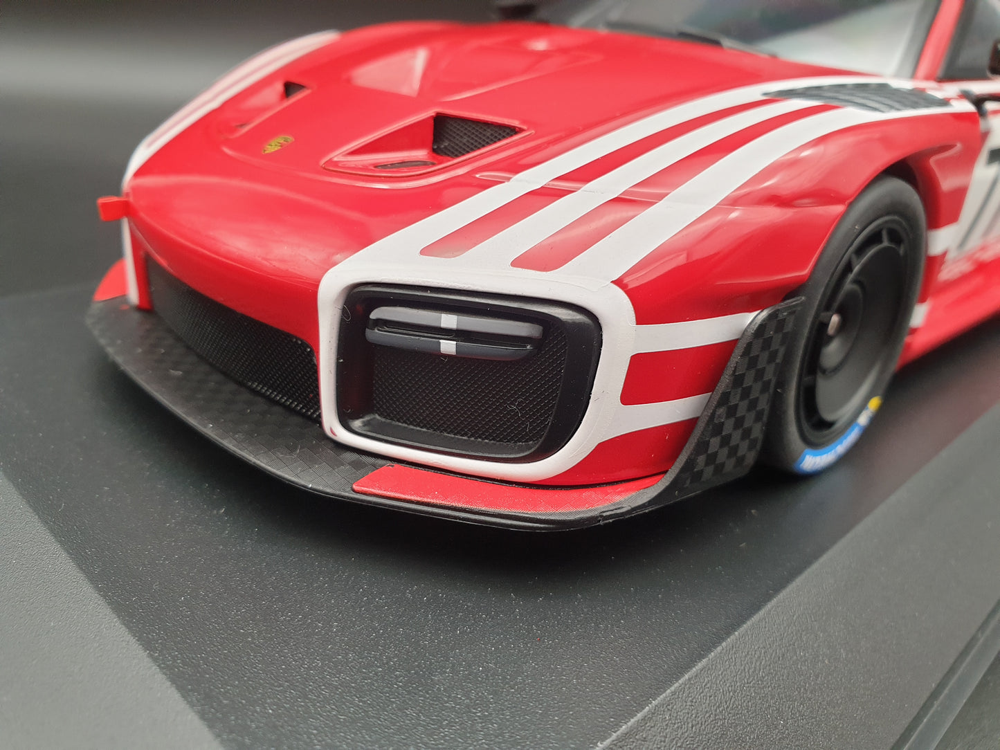 Porsche 935/19 2019 Red with white stripes Minichamps 1:18