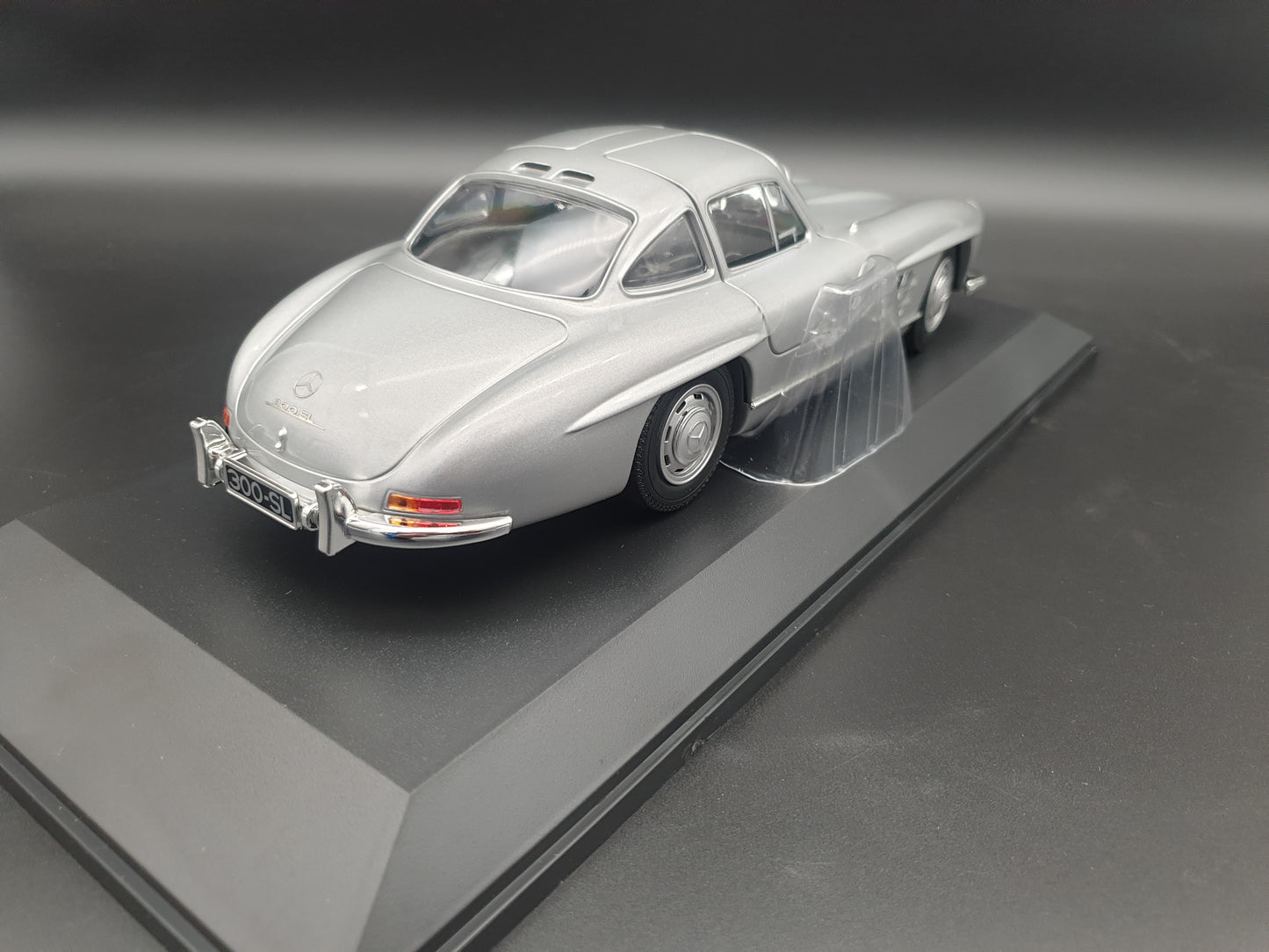 Mercedes-Benz 300 SL 1955 Silver Minichamps 1:18