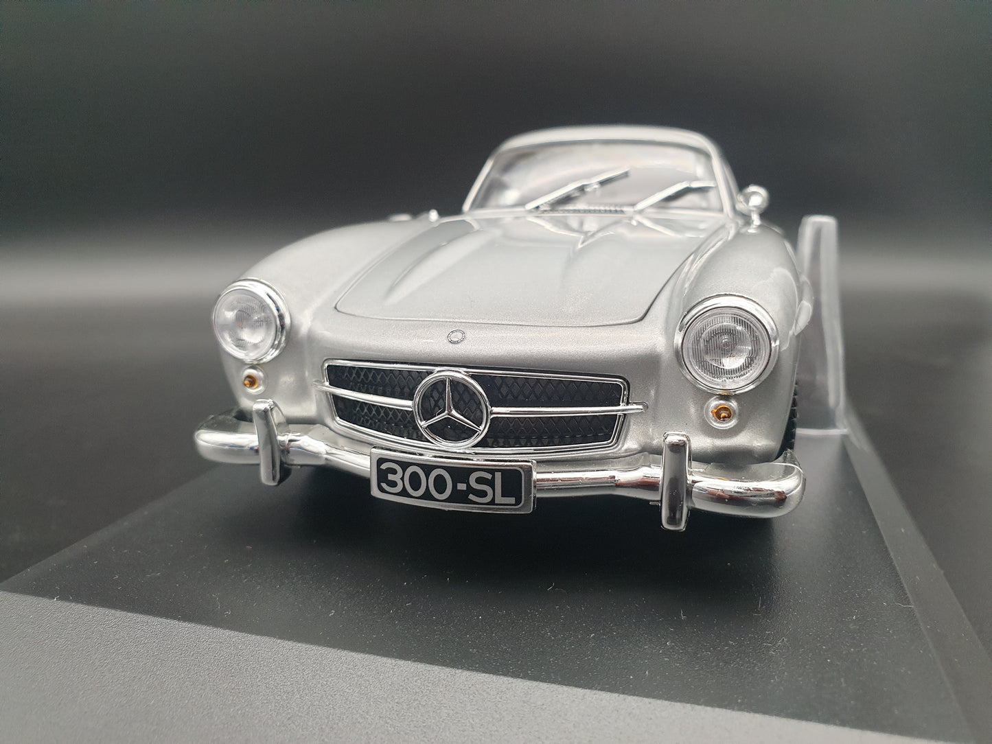 Mercedes-Benz 300 SL 1955 Silver Minichamps 1:18