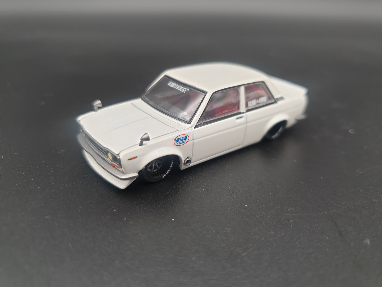 Datsun 510 Street Nismo V2 KAIDO HOUSE Mini GT 1:64