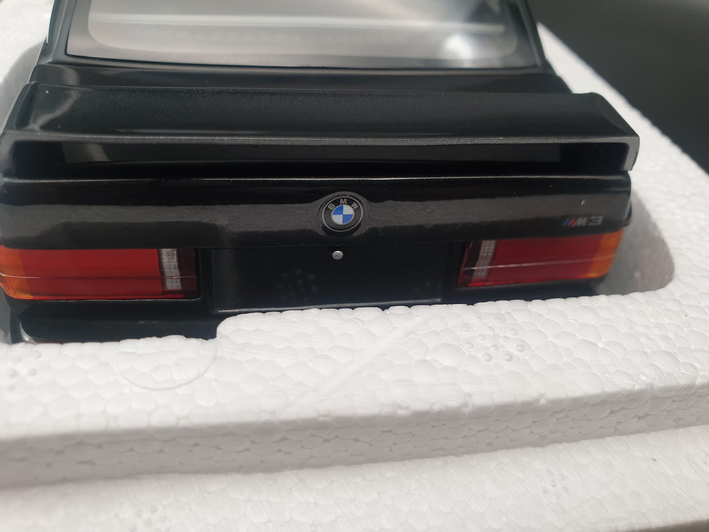 BMW M3 E30 Street 1987 Minichamps 1:18