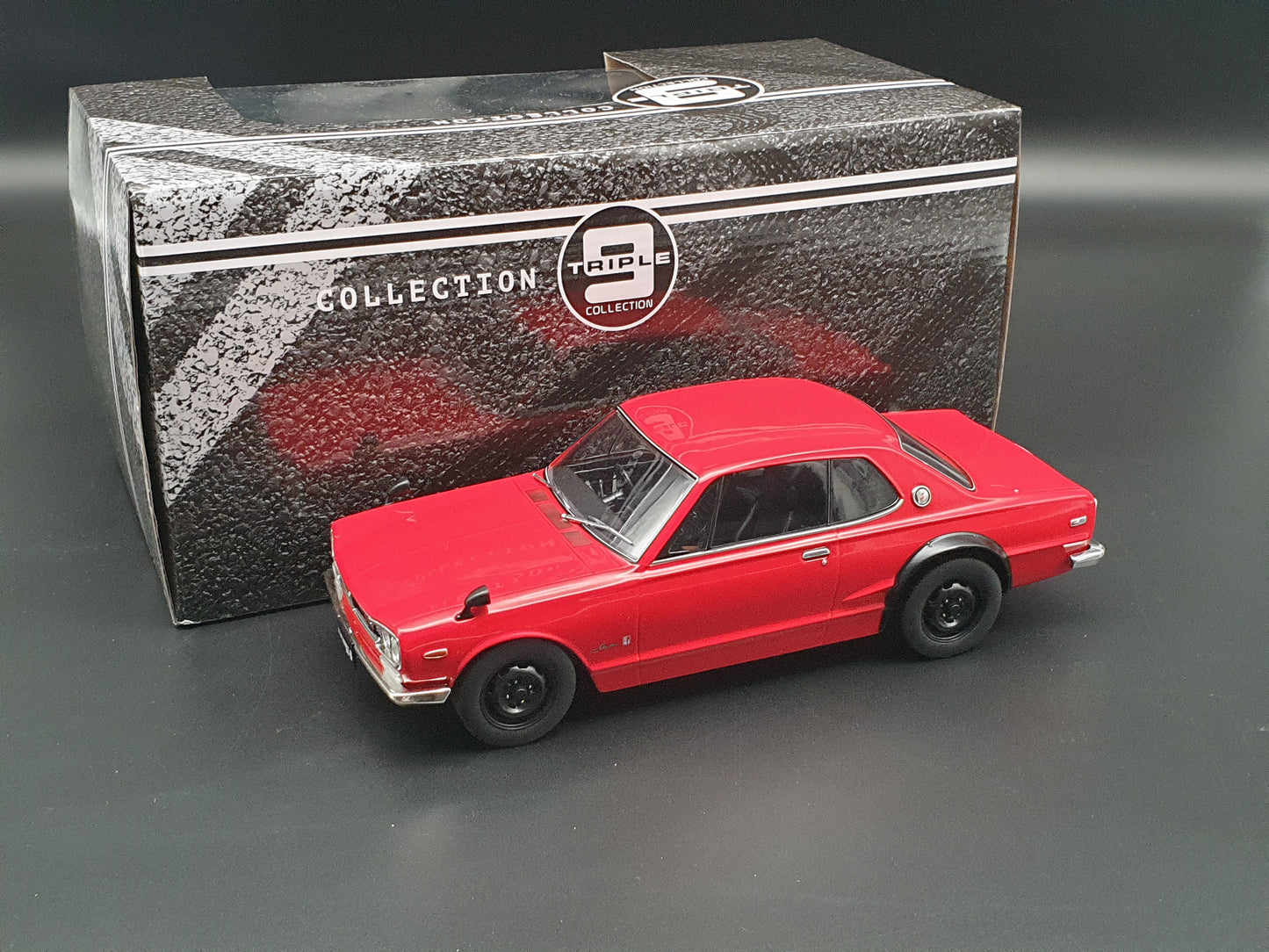 Nissan Skyline GT-R KPGC10 Red Triple 9 1:18