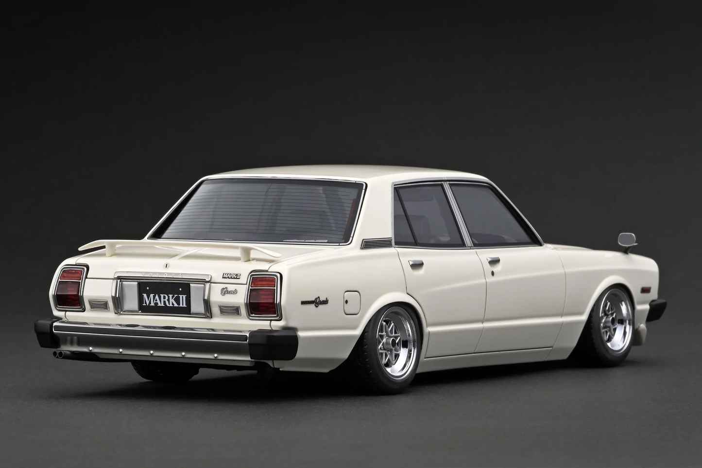 Toyota MarkⅡ Sedan Grande (MX41) White Ignition Model 1:18