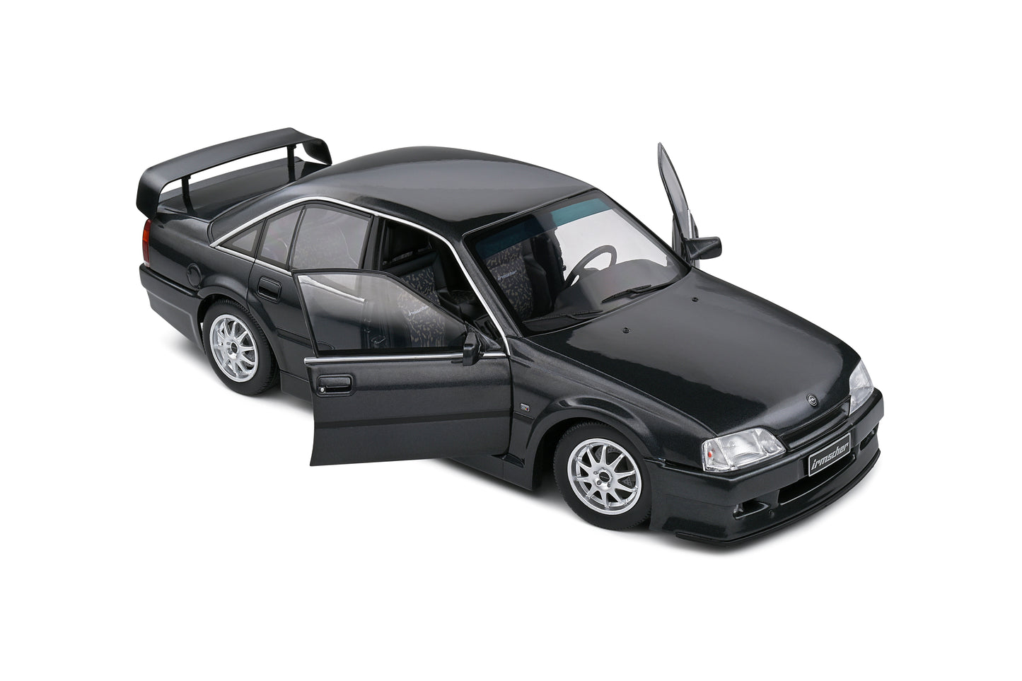 Opel Omega 500 1990 Metallic Black Novaschwarz Solido 1:18