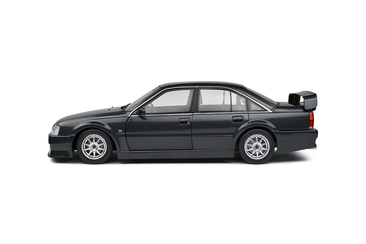 Opel Omega 500 1990 Metallic Black Novaschwarz Solido 1:18