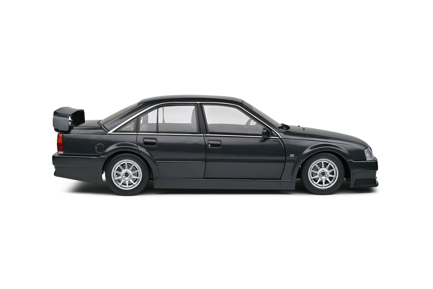 Opel Omega 500 1990 Metallic Black Novaschwarz Solido 1:18