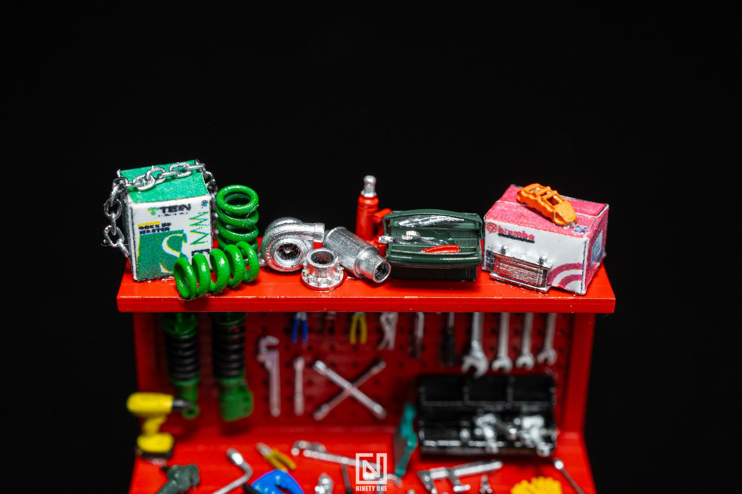 SET 17 : établi et accessoires de garage V3 Ninety One 1:64