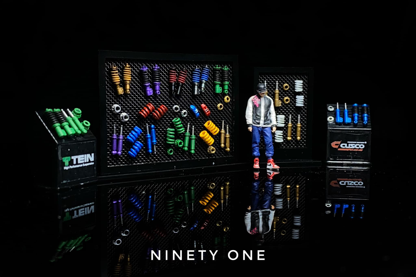 SET 4 : magasin d'amortisseurs Ninety One 1:64