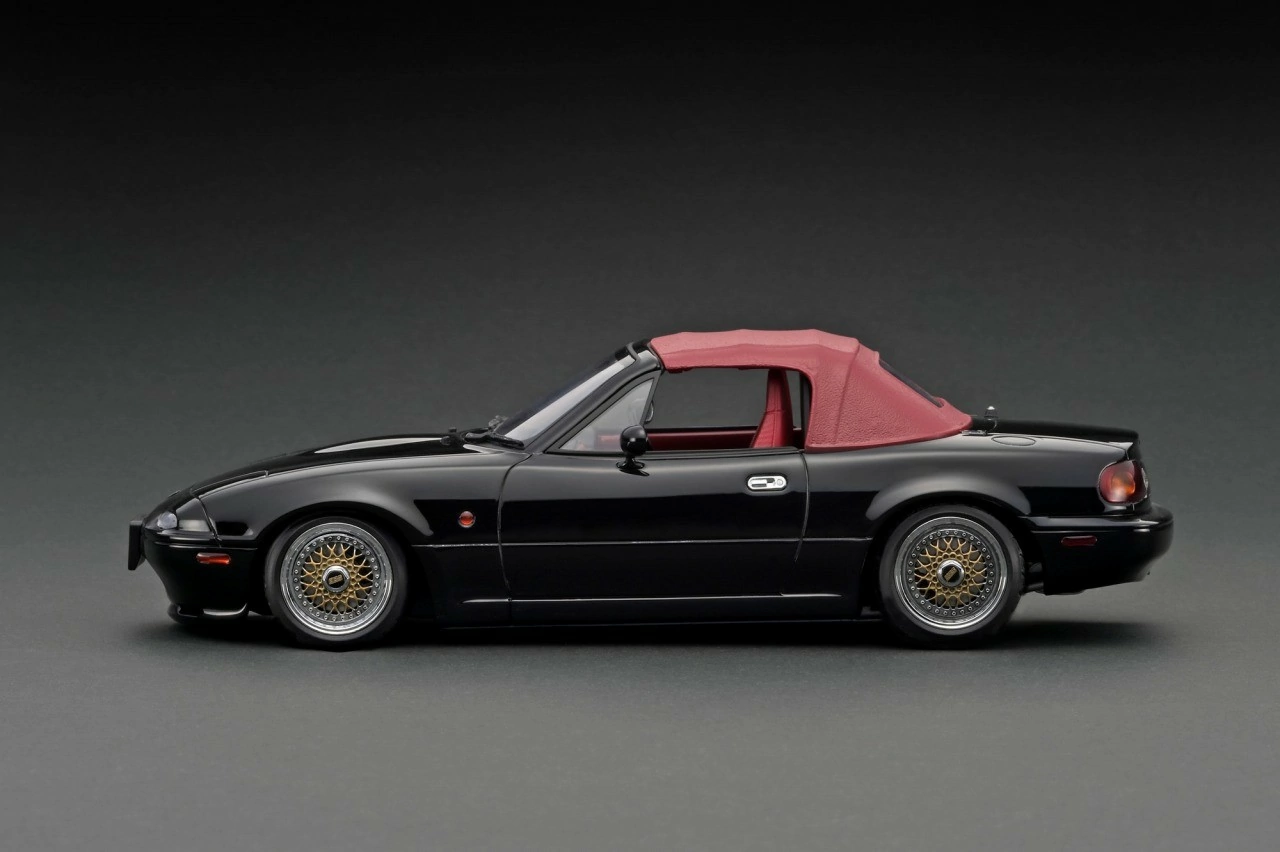 Mazda MX5 Miata / Eunos Roadster Black Ignition Model 1:18