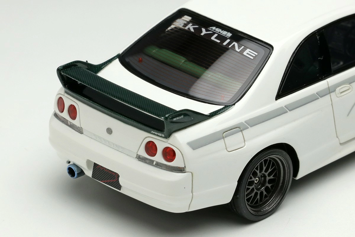 Built By Legends Mine's Skyline GT-R BCNR33 Make Up 1:43